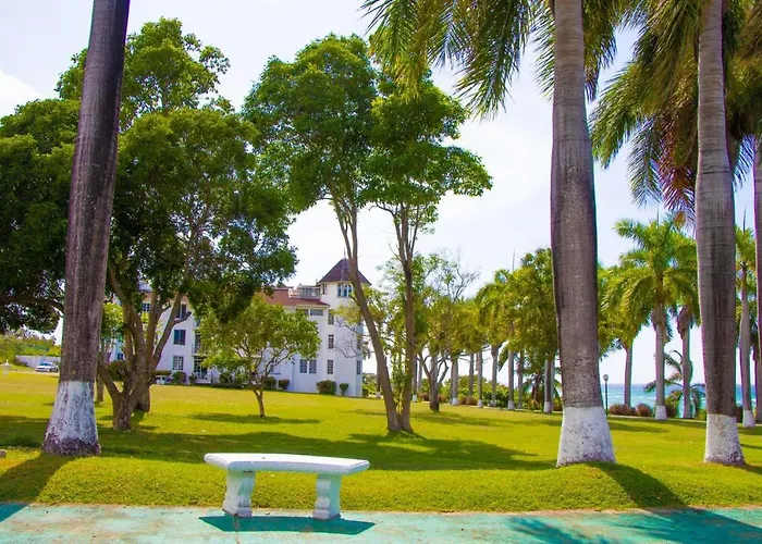 Malibu Ocean View Apartment Montego Bay