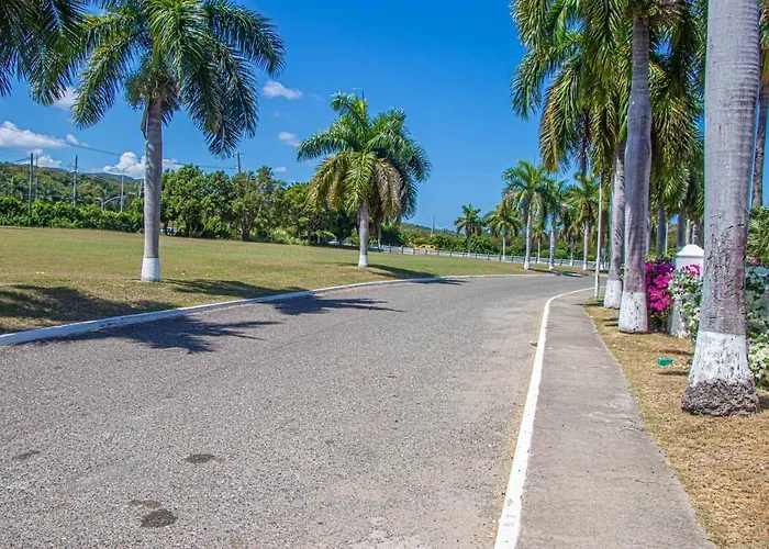 Malibu Ocean View Apartment Montego Bay